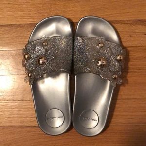 Marc Jacobs Daisy Embellished Slides